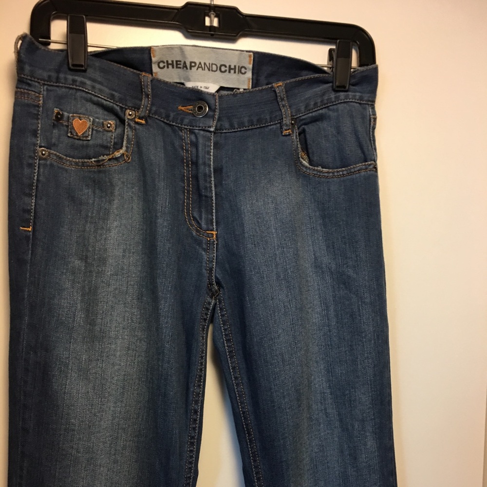 Blue jeans with embroidery